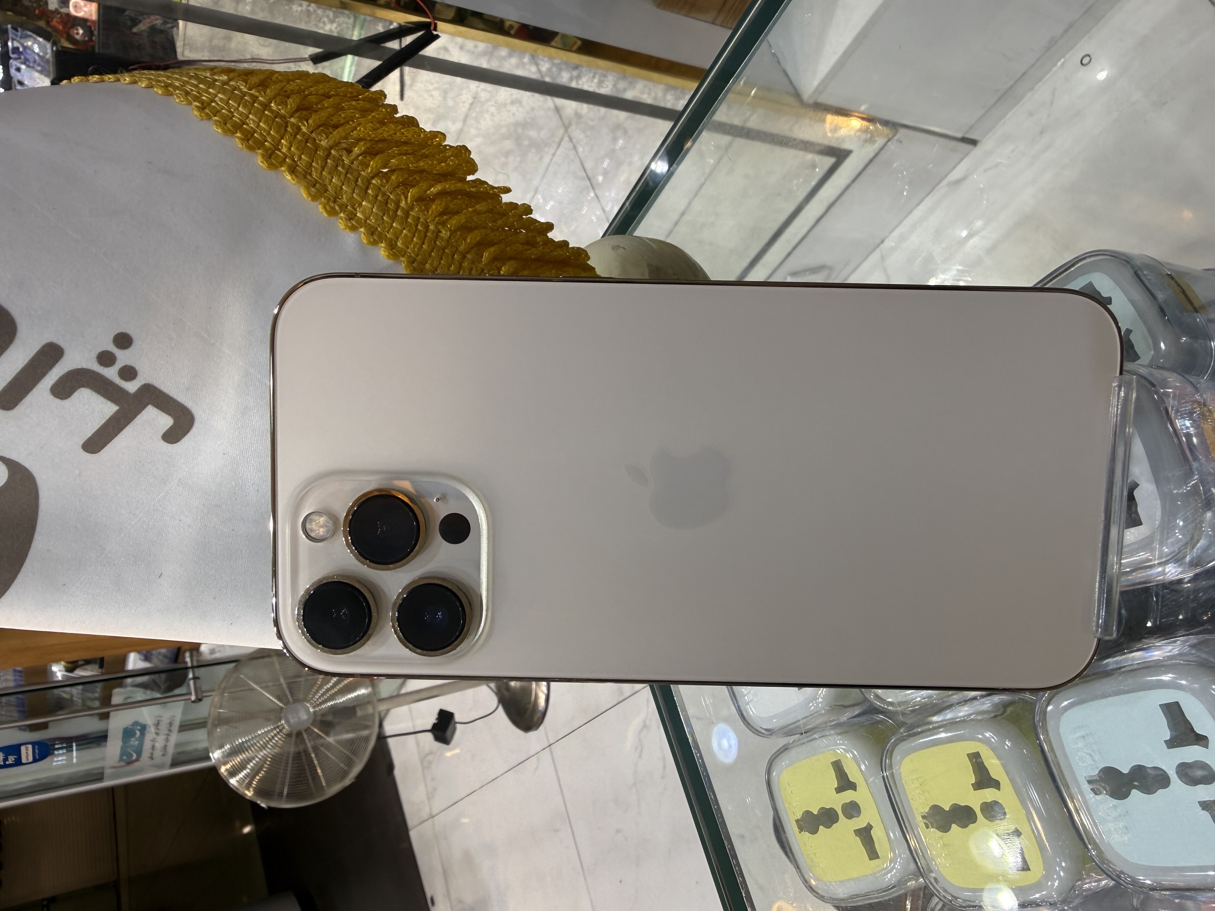 کارکرده : آیفون ۱۳ پرومکس حافظه ۲۵۶ گیگابایت و رم ۶ گیگابایت گلد سنگاپور iPhone 13 ProMax 256 Gb Gold ZAA