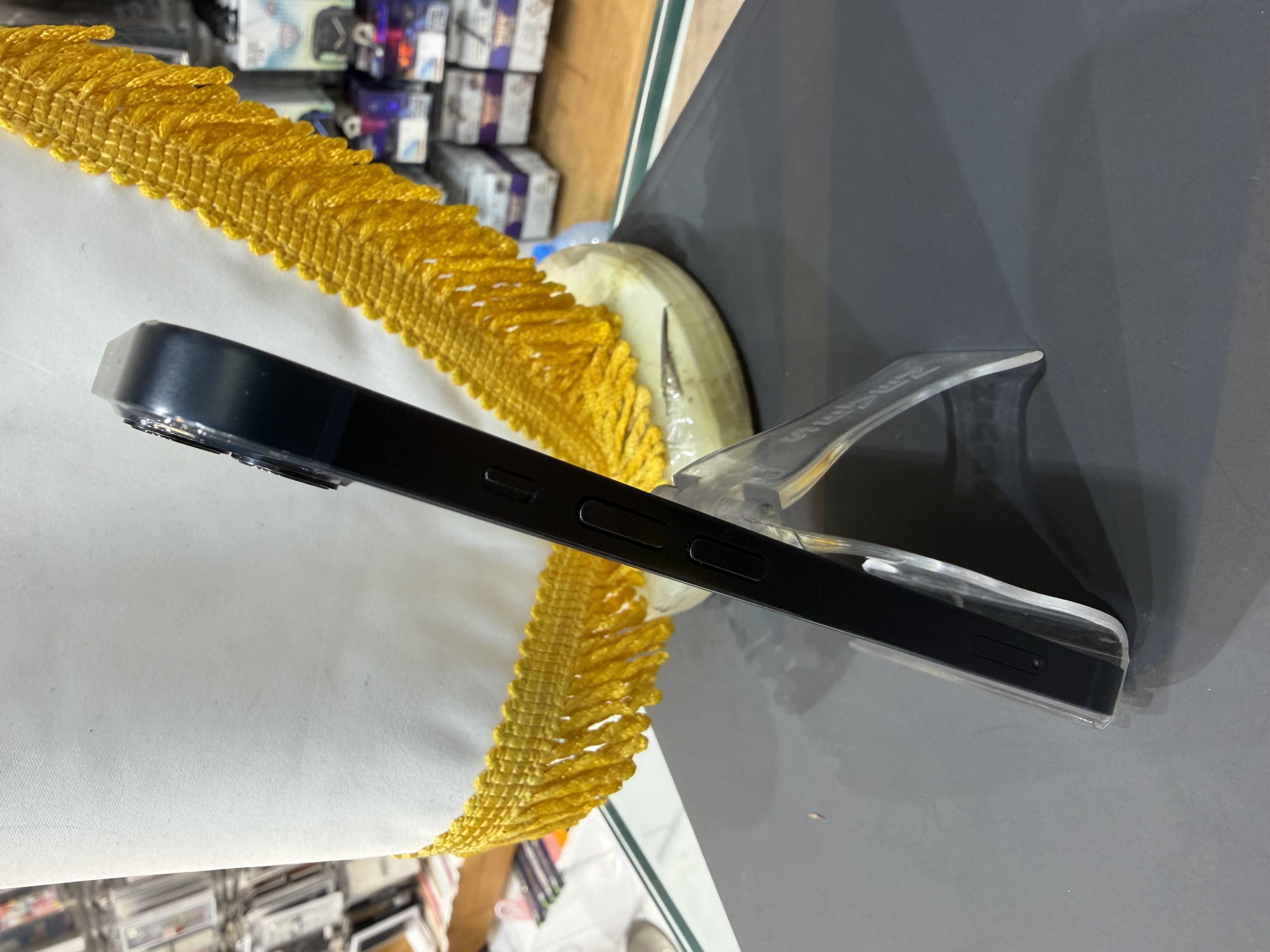 کارکرده : آیفون ۱۳ نرمال حافظه ۱۲۸ گیگابایت و رم ۴ گیگابایت مشکی چین iPhone 13 128 Gb Midnight CHA