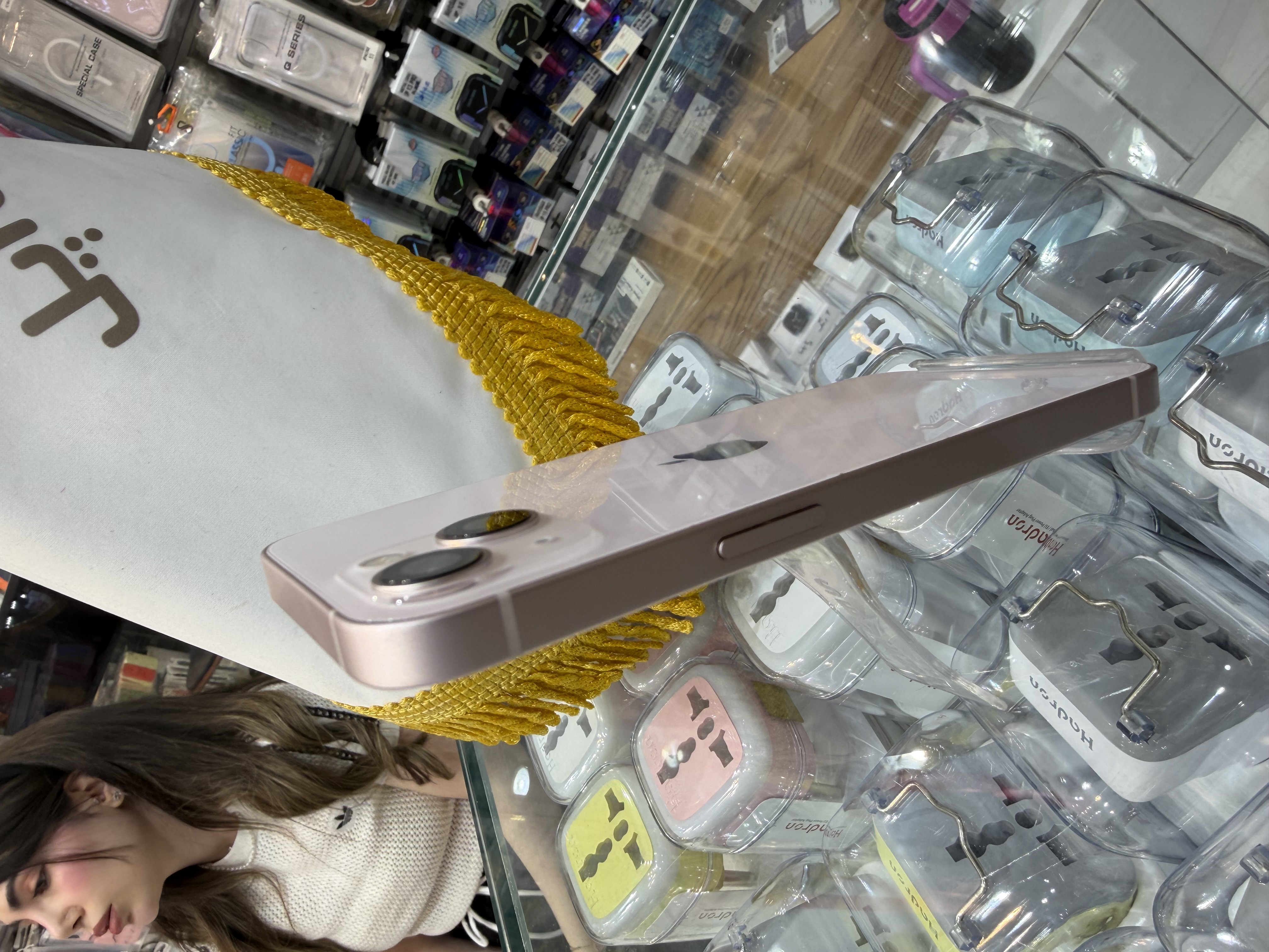 کارکرده : آیفون ۱۳ نرمال حافظه ۲۵۶ گیگابایت و رم ۴ گیگابایت صورتی چین iPhone 13 256 Gb Pink CHA