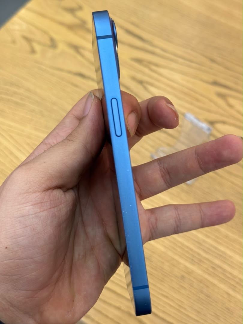 کارکرده : آیفون ۱۳ نرمال حافظه ۱۲۸ گیگابایت و رم ۴ گیگابایت آبی چین iPhone 13 128 Gb Blue CHA