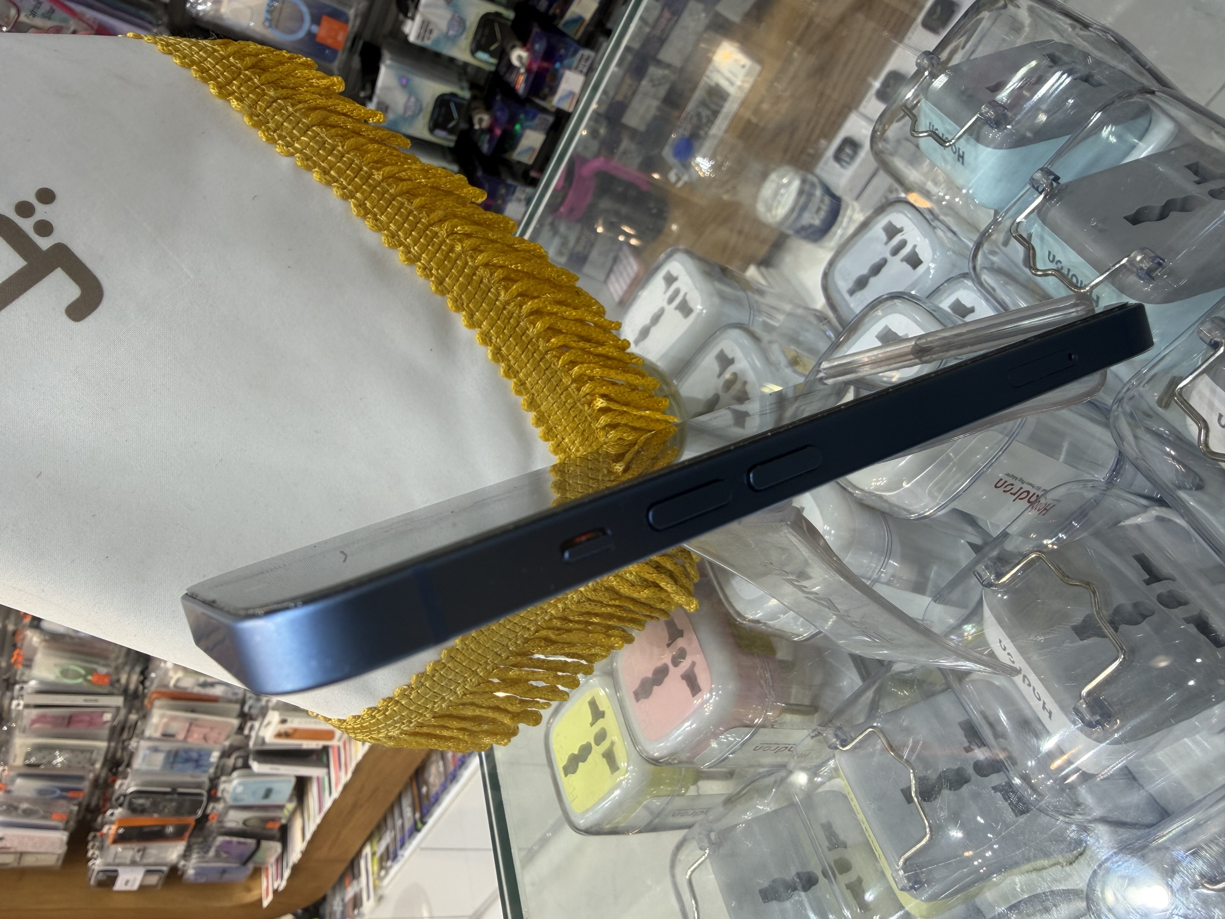 کارکرده : آیفون ۱۳ نرمال حافظه ۱۲۸ گیگابایت و رم ۴ گیگابایت آبی سنگاپور iPhone 13 128 Gb Blue ZAA