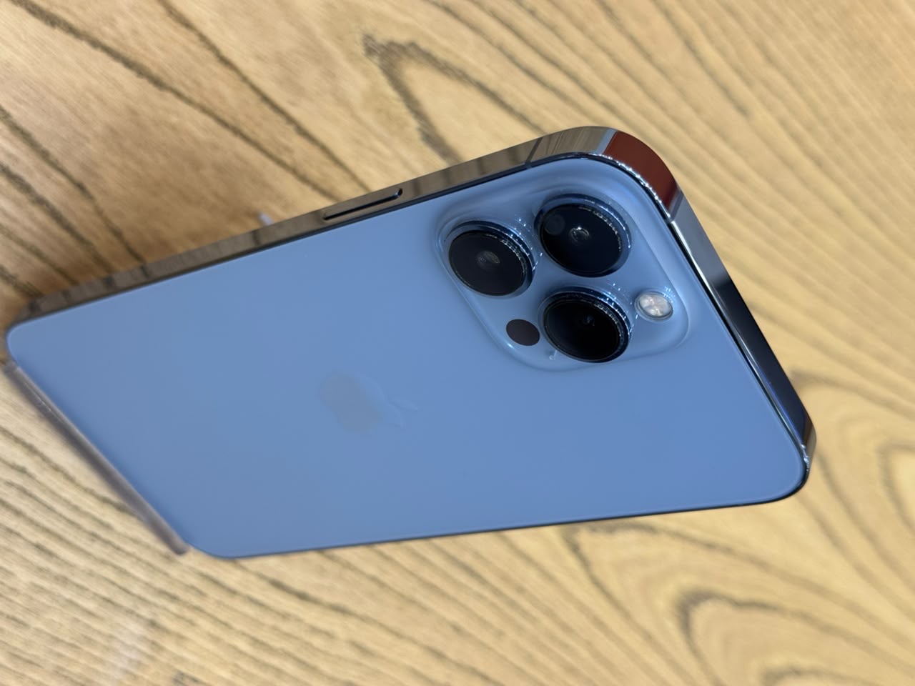 کارکرده : آیفون 13 پرومکس حافظه 256 گیگابایت و رم 6 گیگابایت آبی سنگاپور iPhone 13 Pro Max 256 Gb Blue ZAA