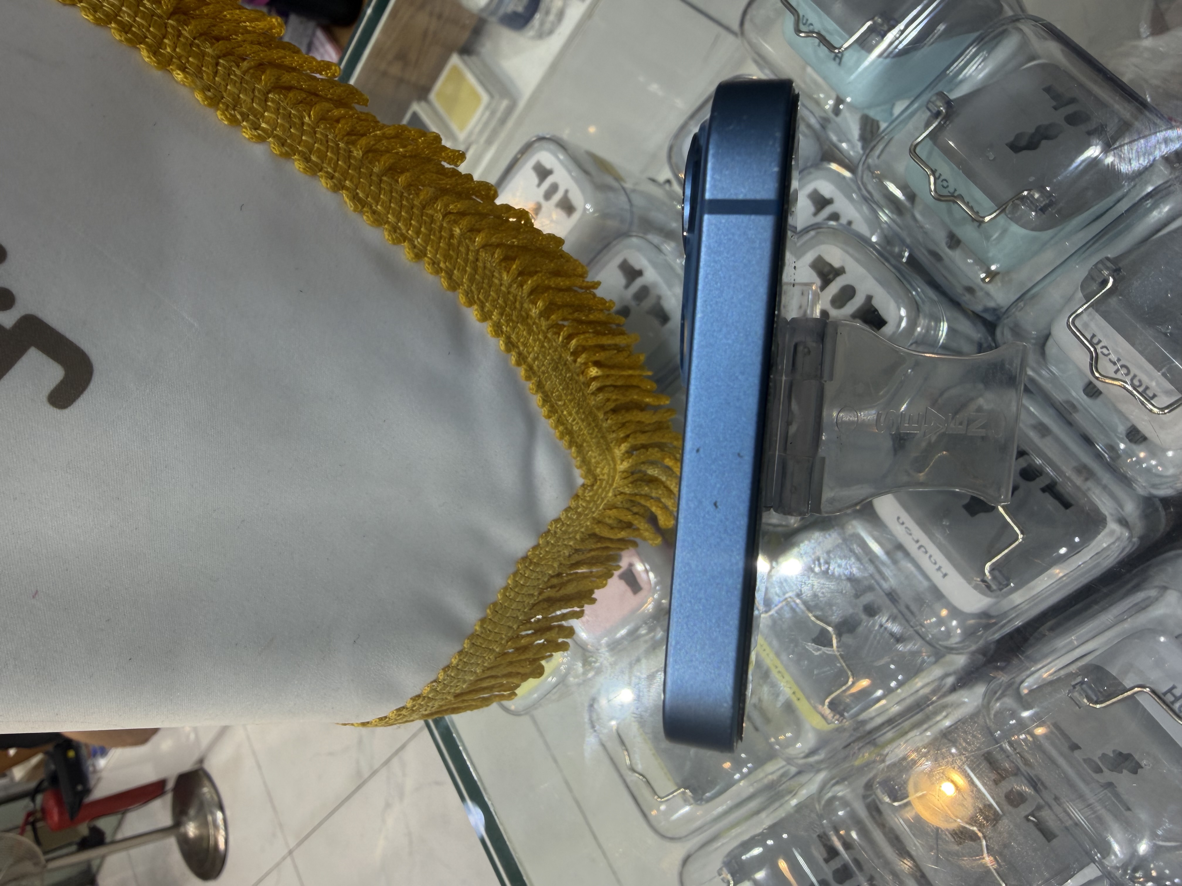 کارکرده : آیفون ۱۳ نرمال حافظه ۱۲۸ گیگابایت و رم ۴ گیگابایت آبی سنگاپور iPhone 13 128 Gb Blue ZAA