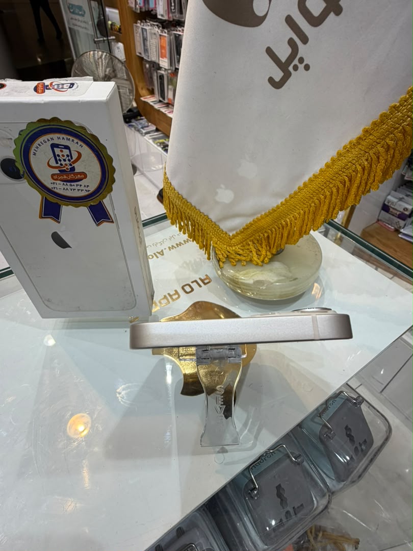 کارکرده : آیفون ۱۳ نرمال حافظه ۱۲۸ گیگابایت و رم ۴ گیگابایت تک سیم کارت iPhone 13 128 Gb Silver HNA