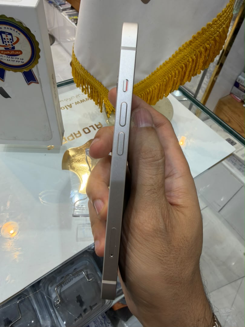 کارکرده : آیفون ۱۳ نرمال حافظه ۱۲۸ گیگابایت و رم ۴ گیگابایت تک سیم کارت iPhone 13 128 Gb Silver HNA