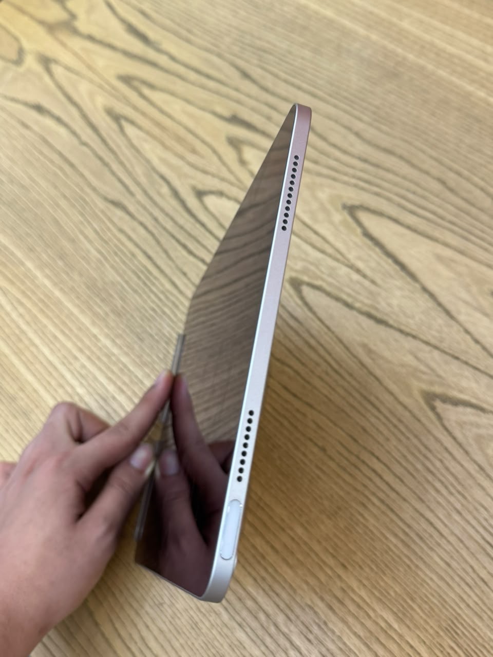 کارکرده : آیپد ایر ۷ ۱۱ اینچ حافظه ۱۲۸ گیگابایت و رم ۸ گیگابایت استارلایت iPad Air 7 11 Inch M3 128 Gb Starlight