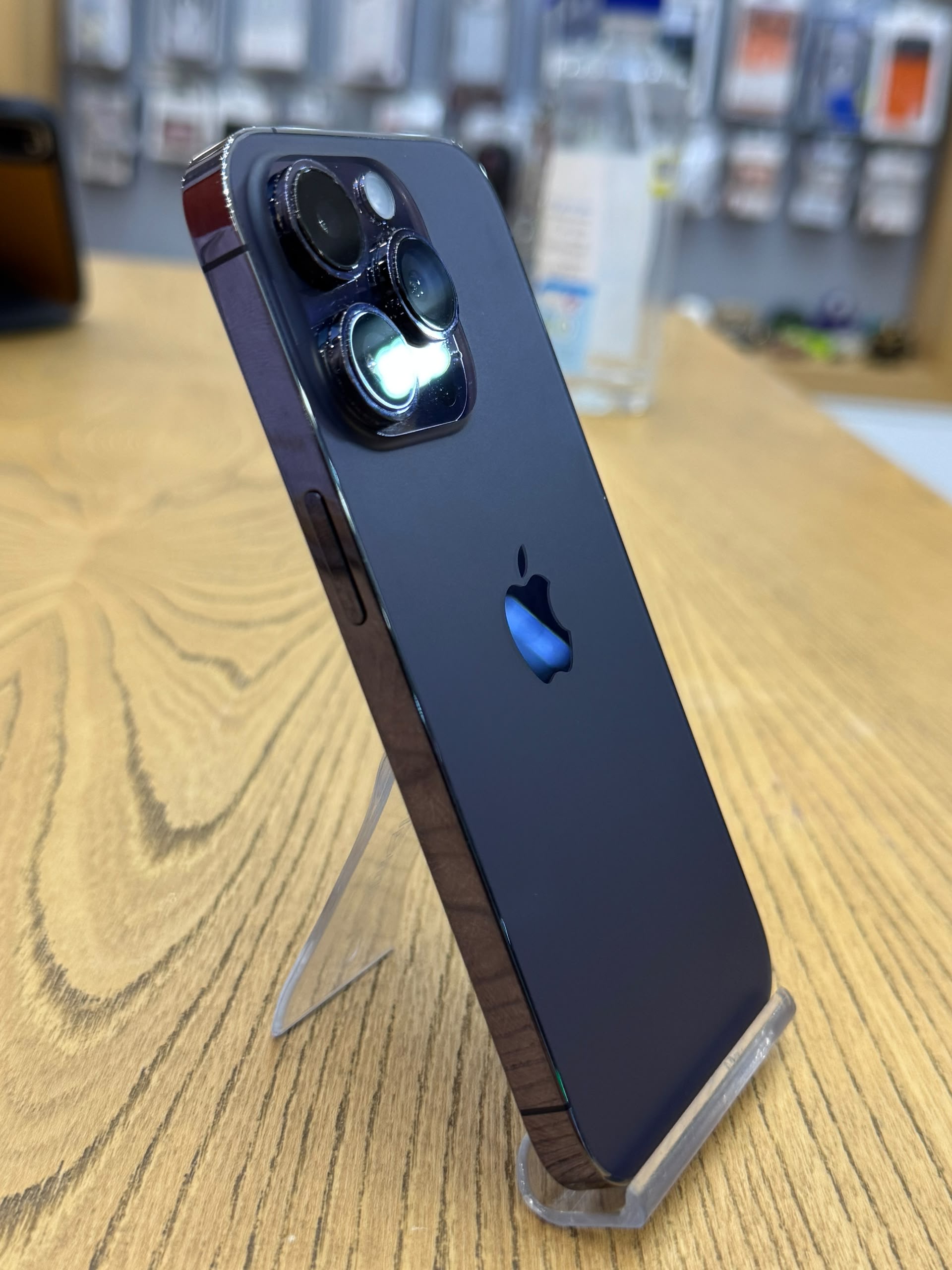 کارکرده : آیفون ۱۴ پرو حافظه ۲۵۶ گیگابایت و رم ۶ گیگابایت بنفش سنگاپور iPhone 14 Pro 256 Gb Purple ZAA