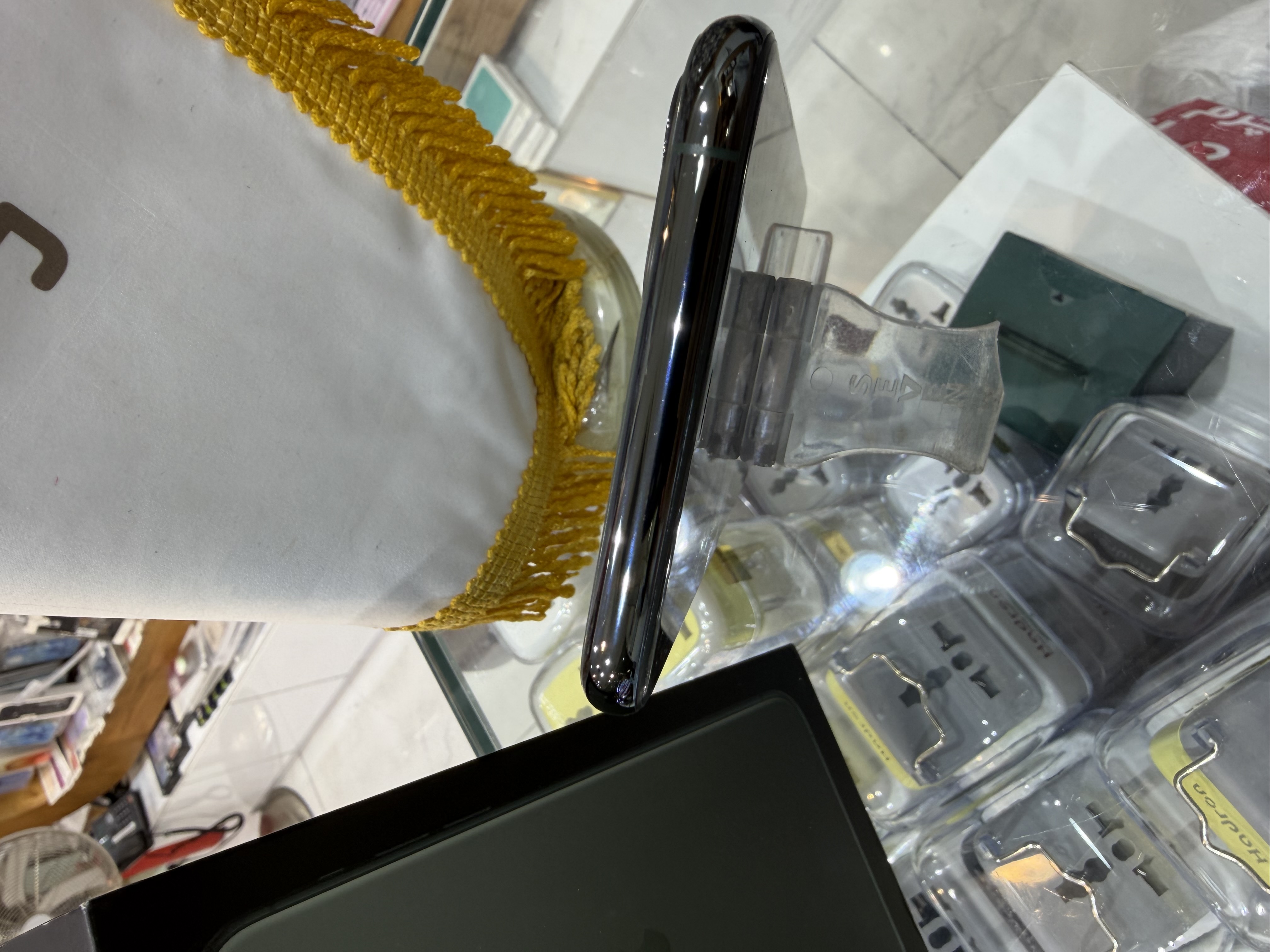 کارکرده :آیفون ۱۱ پرومکس حافظه ۲۵۶ گیگابایت و رم ۶ گیگابایت سبز چین iPhone 11 Pro Max 256 Gb Green CHA