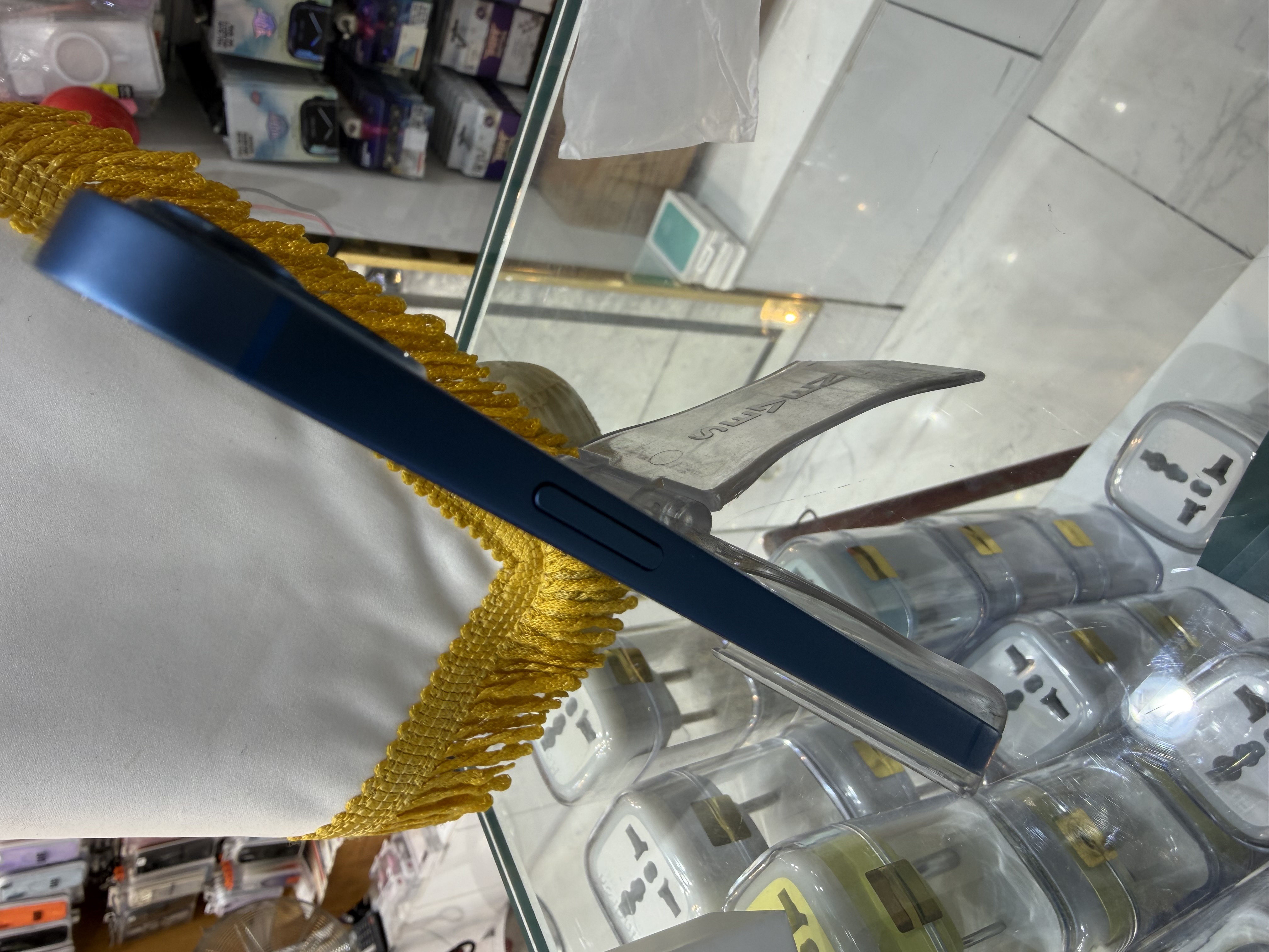 کارکرده : آیفون ۱۳ نرمال حافظه ۱۲۸ گیگابایت و رم ۴ گیگابایت آبی چین iPhone 13 128 Gb Blue CHA