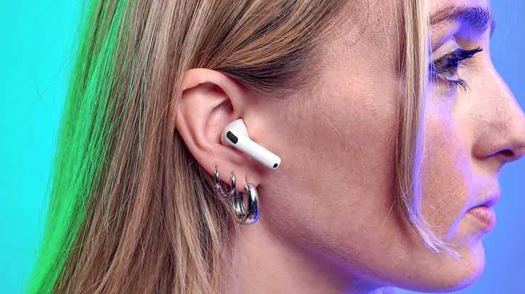 نحوه قرار گرفتن Apple AirPods 5 روی گوش