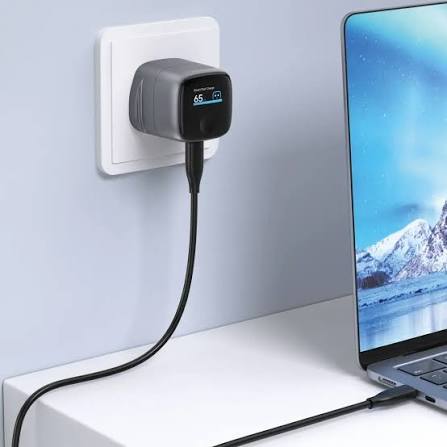 شارژر دیواری گرین لاین مدل Prime AVS TFT با توان ۶۵ وات و فناوری GaN Green Lion