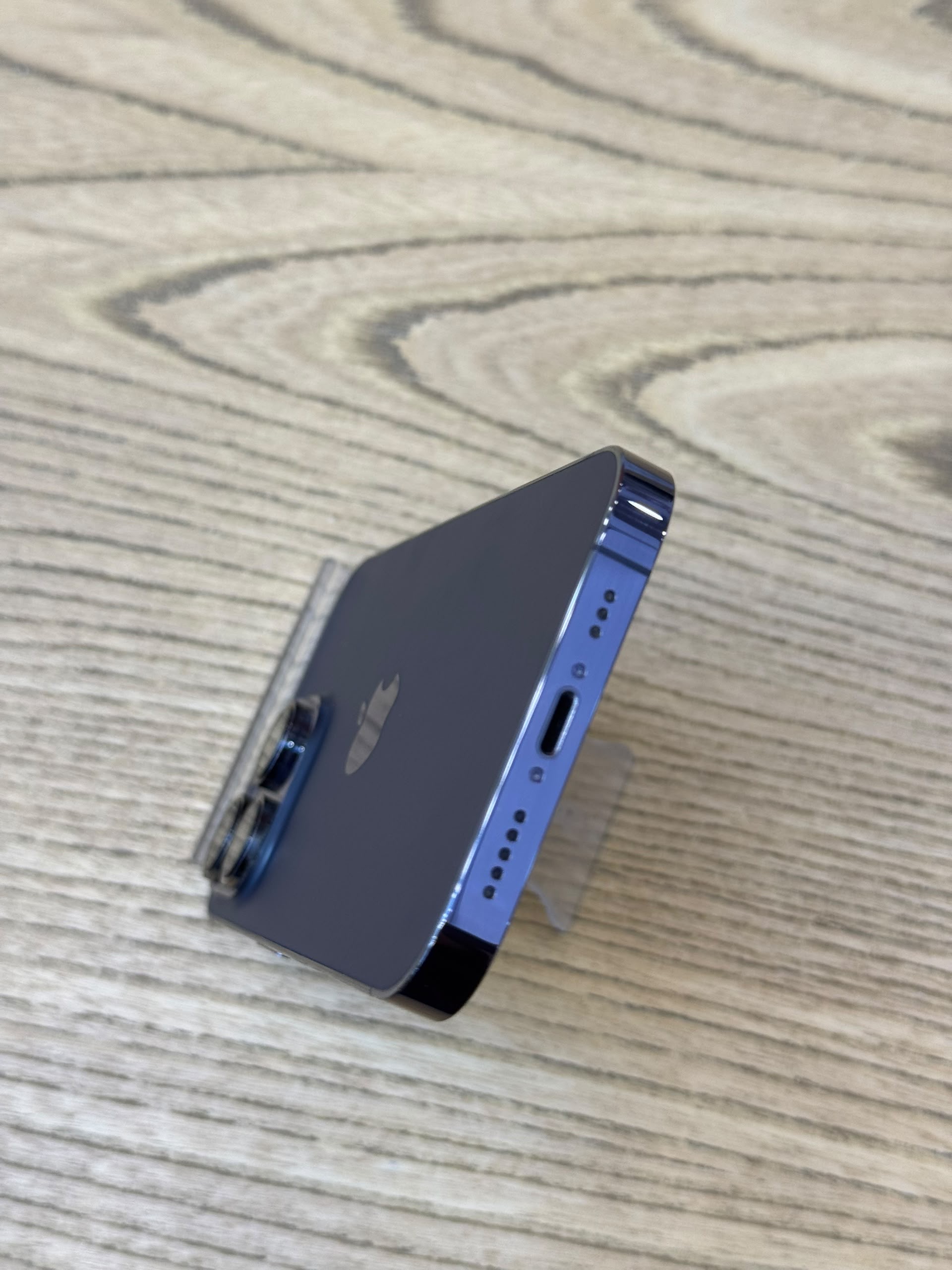 کارکرده : آیفون ۱۴ پرو حافظه ۲۵۶ گیگابایت و رم ۶ گیگابایت بنفش سنگاپور iPhone 14 Pro 256 Gb Purple ZAA