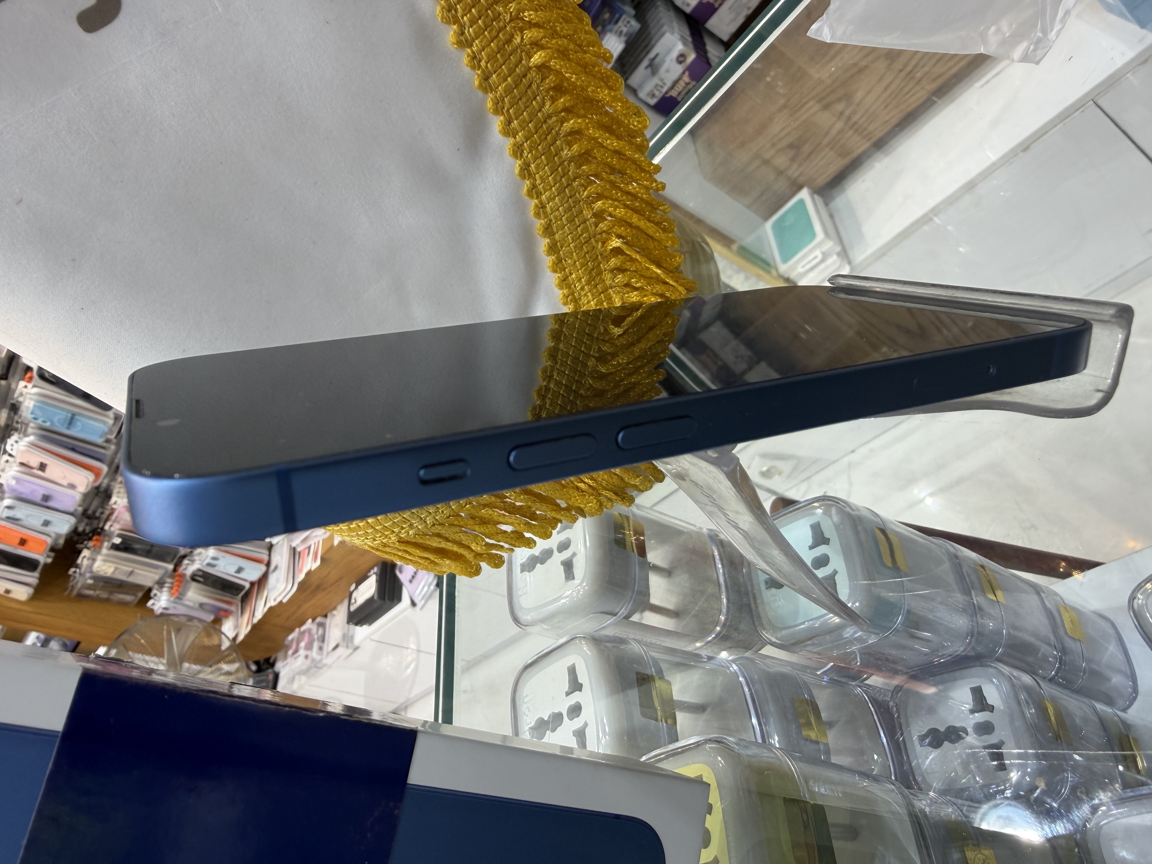 کارکرده : آیفون ۱۳ نرمال حافظه ۱۲۸ گیگابایت و رم ۴ گیگابایت آبی چین iPhone 13 128 Gb Blue CHA