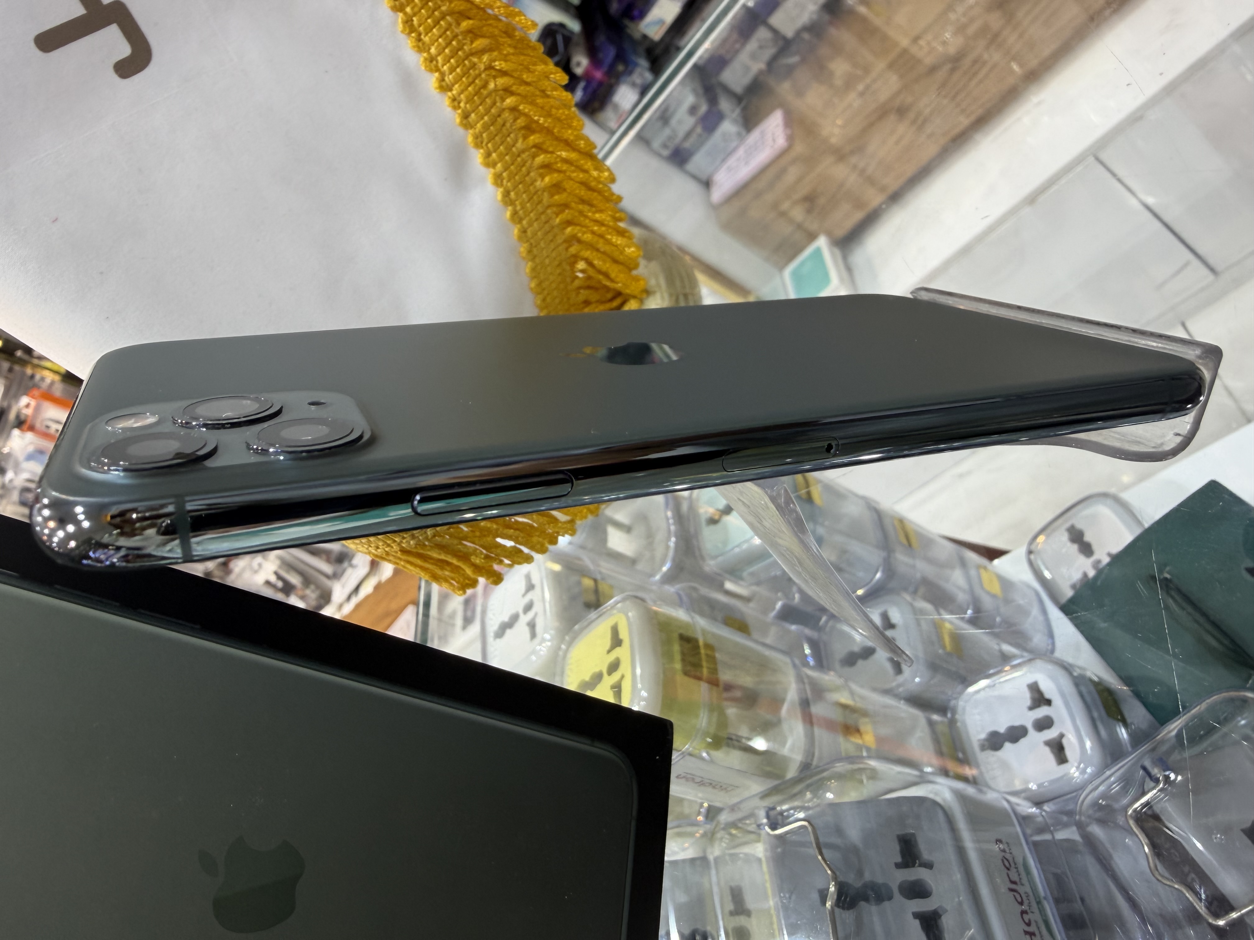 کارکرده :آیفون ۱۱ پرومکس حافظه ۲۵۶ گیگابایت و رم ۶ گیگابایت سبز چین iPhone 11 Pro Max 256 Gb Green CHA