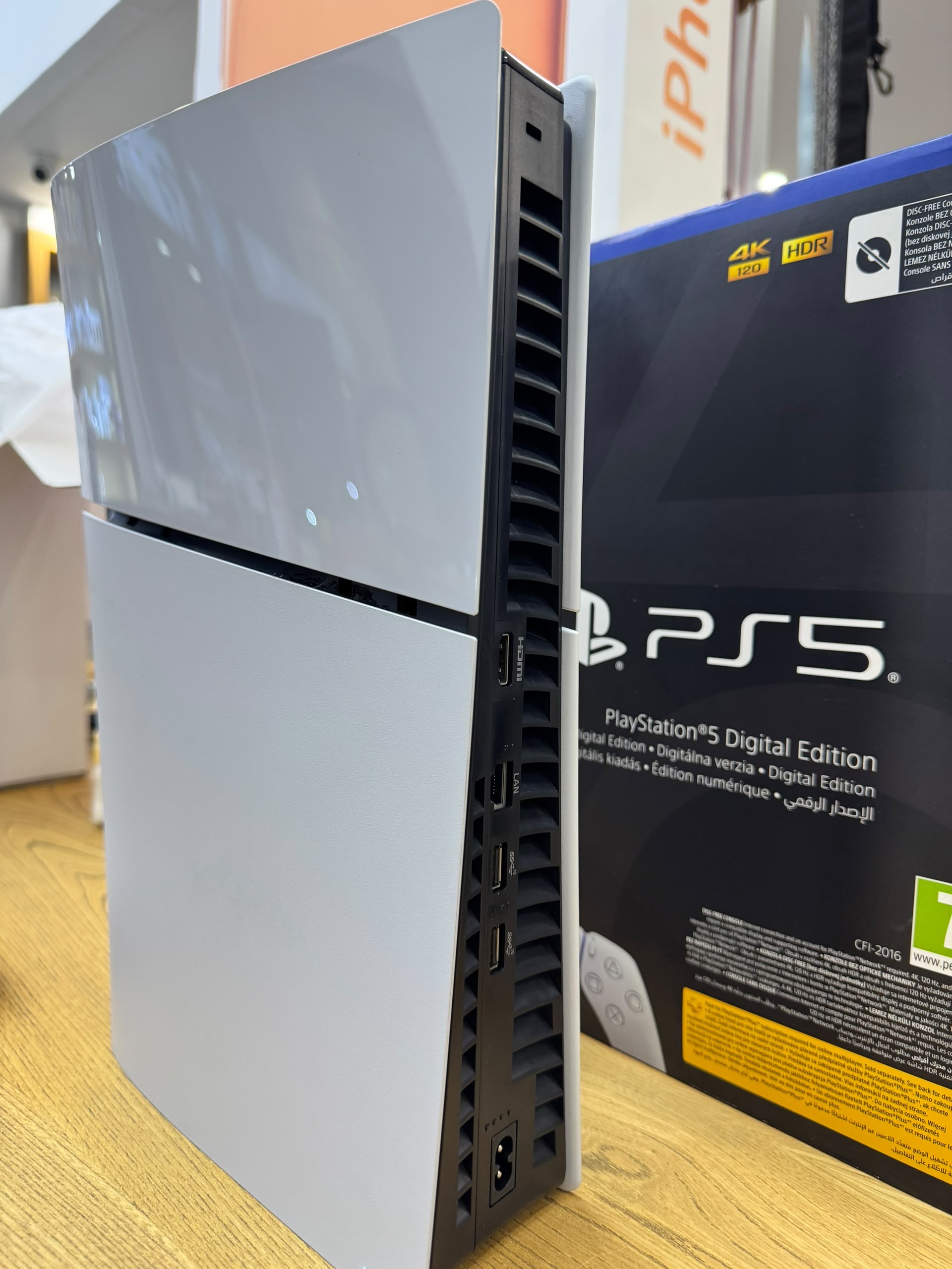 کارکرده : پلی استیشن ۵ اسلیم دیجیتال حافظه ۱ ترابایت تک دسته PS5 slim 1Tb Digital